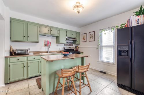 928 Cres St, Grand Rapids MI 49503-3505 exterior