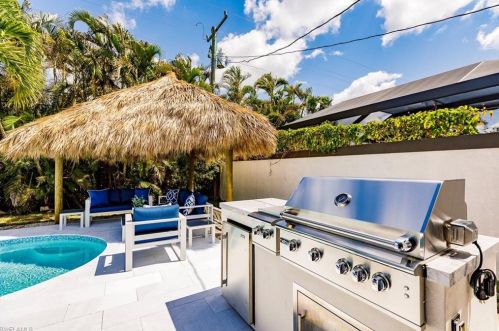 819 96 Ave, Naples FL 34108-2465 exterior