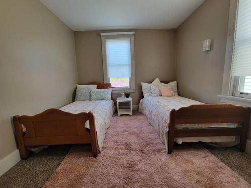 1213 4th Ave, Moon Twp PA 15108-1617 exterior