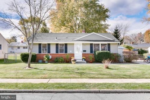 19 Matthew Dr, Trenton, NJ 08628-3340