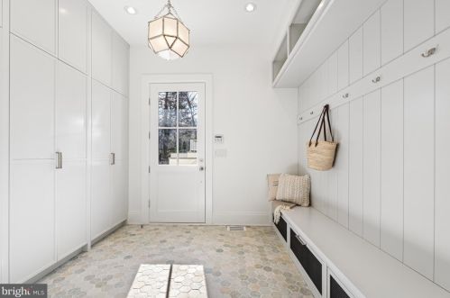 4526 Hawthorne St, Washington DC 20016-3570 exterior