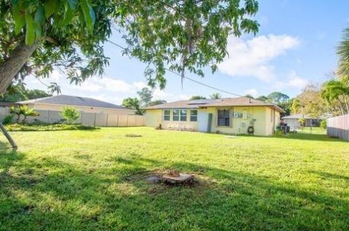 2173 Gaslight St, Fort Pierce FL  34952-7330 exterior