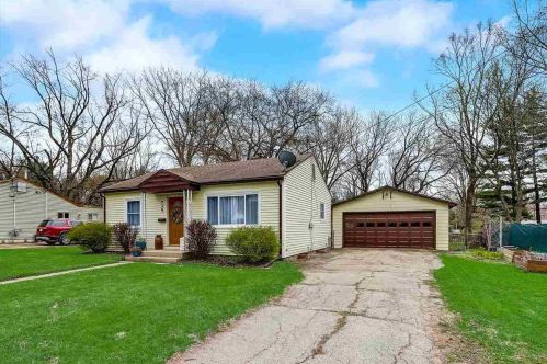 929 Blaine Dr, Madison, WI 53704-1901