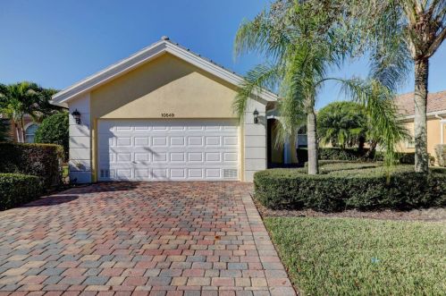 10649 Stratton Dr, Fort Pierce, FL 34987-1949