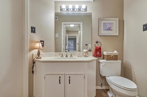 102 Golfview Dr, Montgomery TX 77356-8804 exterior