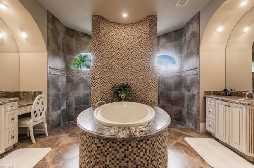 65 31 St, Naples FL 34117-3100 exterior