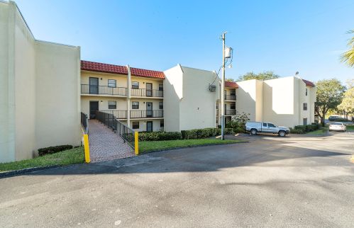 2050 Oleander Blvd, Fort Pierce FL  34950-5308 exterior