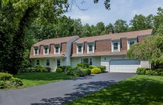 75 Mohawk Dr, Springfield, MA 01106-2406