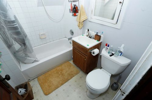 2943 Newhall St, Milwaukee WI 53211-3224 exterior