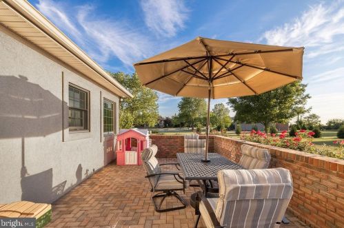 381 Thornhill Dr, Hanover PA  17331-7976 exterior