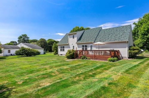 12 Canterbury Ln, Windsor CT 06095-2064 exterior