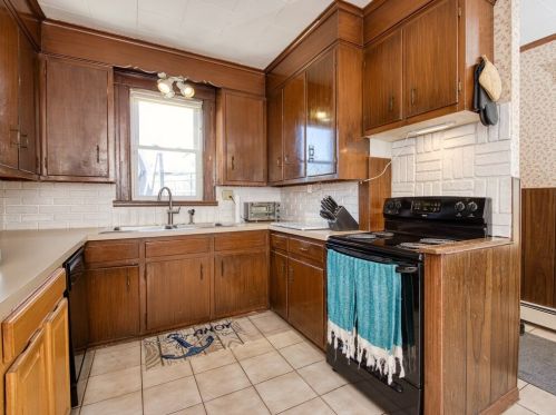 34 Mountain St, Worcester MA  01606-1412 exterior