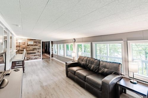 236 Roosevelt Dr, Seymour CT 06483-2118 exterior