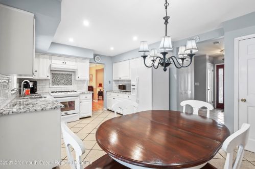 14 Burdge Dr, Middletown NJ 07748-1860 exterior