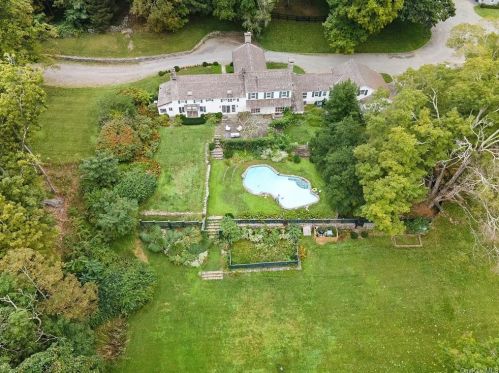 14 Middle Patent Rd, Armonk NY  10504-2802 exterior