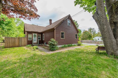 21 Redington Rd, Concord NH  03301-2439 exterior