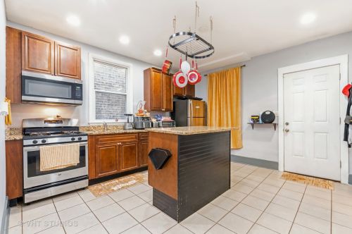 1632 Tripp Ave, Chicago IL 60639-4833 exterior