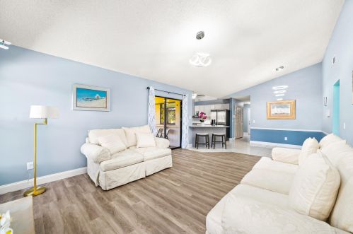 117 Sagamore Ter, Fort Pierce FL 34983-1262 exterior