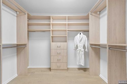 102 Adams Ct, Edgewater NJ 07020-1654 exterior