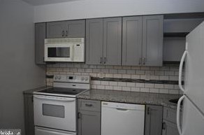 1813 Silver Ct, Trenton NJ  08690-3530 exterior