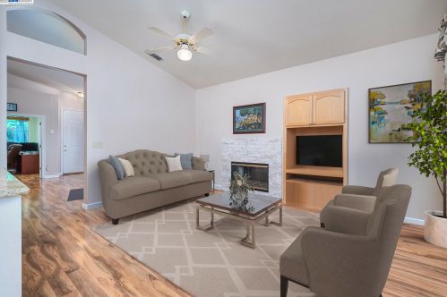 1150 Newmark Way, Folsom CA 95630-8504 exterior