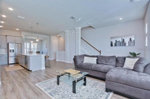 9545 Park Village Dr, Tampa FL  33626-5153 exterior