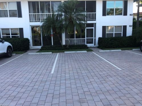 339 8th Ave, Naples, FL 34102-6803