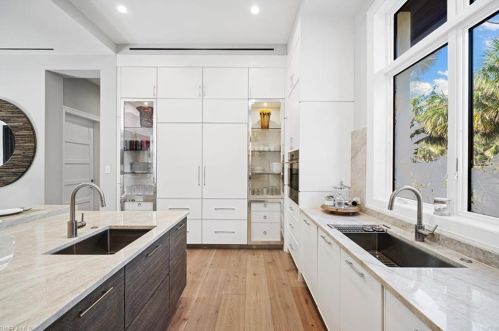 1230 Gulf Shore Blvd, Naples FL exterior