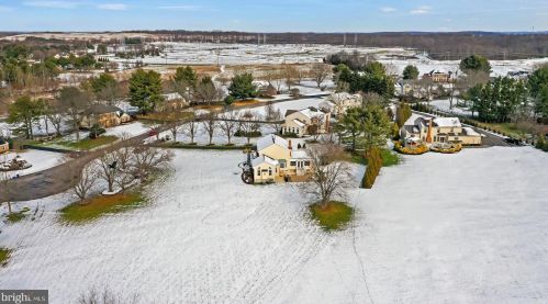 19840 Meredith Dr, Rockville MD 20855-2426 exterior