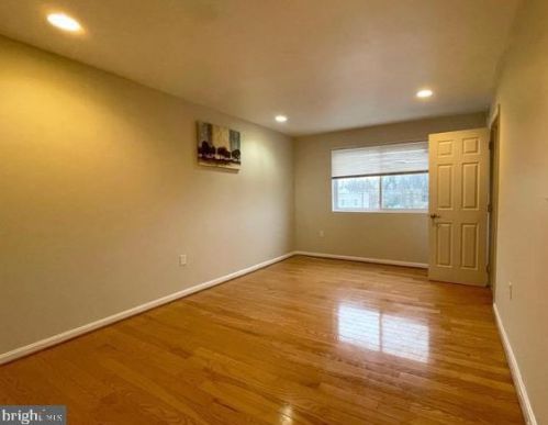 2301 Pitts Pl, Washington, DC 20020-4974