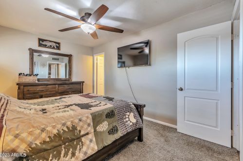 3418 Country Gables Dr, Phoenix AZ  85053-4732 exterior