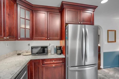 6 Prosperous Vly Rd, Middletown NY 10940-8424 exterior