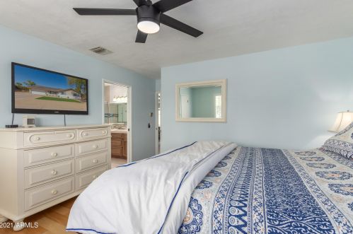 2710 Cinnabar Ave, Phoenix AZ 85020-1815 exterior