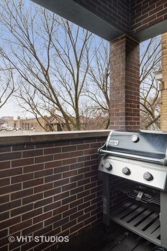 4405 Greenview Ave, Chicago IL  60640-5903 exterior