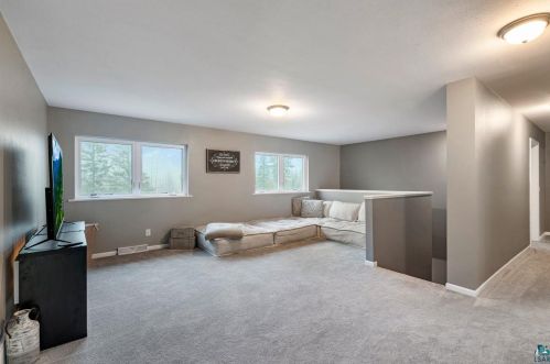 3258 Tischer Rd, Duluth MN 55803-9786 exterior