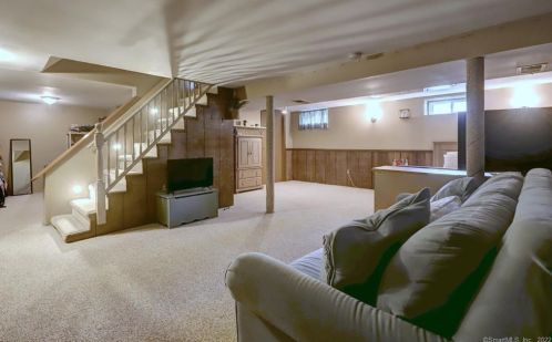 405 Rutland Rd, Milford CT 06461-1824 exterior