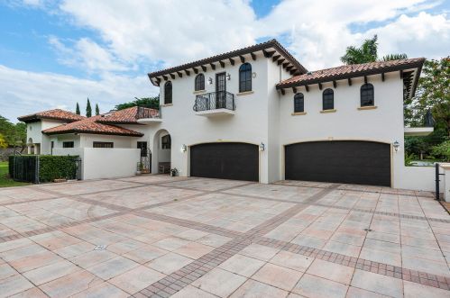 8060 Twin Lk Dr, Boca Raton FL 33496-1945 exterior