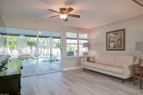 805 97 Ave, Naples FL 34108-2284 exterior