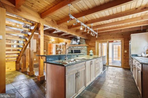 3432 Memorial St, Alexandria VA 22306-1548 exterior