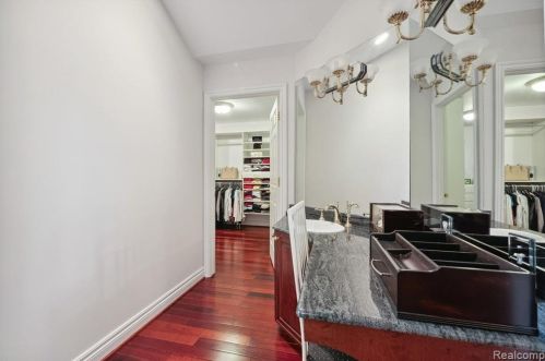 2511 Golf Crst Dr, Rochester MI 48309-4063 exterior