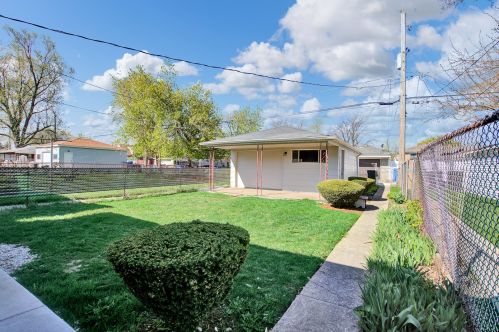 9722 Calumet Ave, Chicago IL  60628-1430 exterior