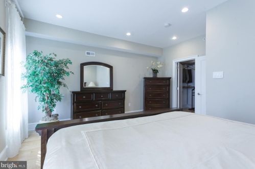 1026 Leithgow St, Philadelphia PA 19123-1421 exterior