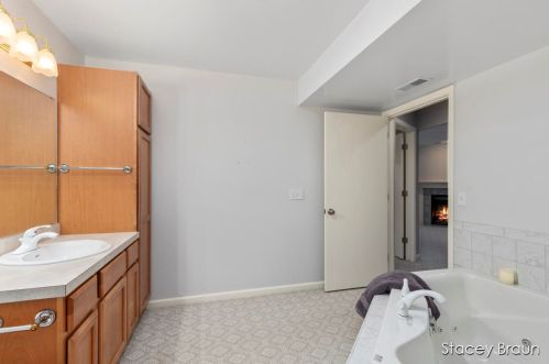 1730 Lisa Dr, Byron Township MI 49315-8006 exterior