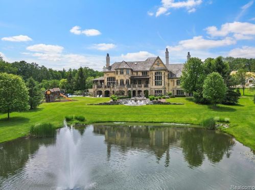 5537 Orchard Ridge Dr, Rochester, MI 48306-2399