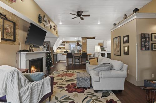 2126 Juneau Ave, Milwaukee WI 53233-1119 exterior