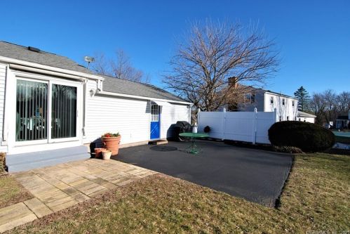 6 Buchanan Rd, Enfield CT 06082-5327 exterior