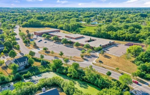 935 Stone Crk Cir, Bull Valley IL 60014-1938 exterior