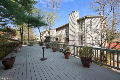 1904 Dundee Rd, Rockville MD 20850-3135 exterior