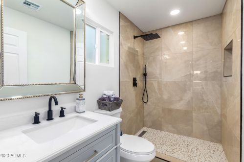 2319 41st Ave, Phoenix AZ  85009-1256 exterior