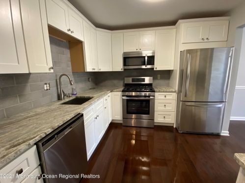 6 Bradford Dr, Old Bridge NJ  08857-3103 exterior